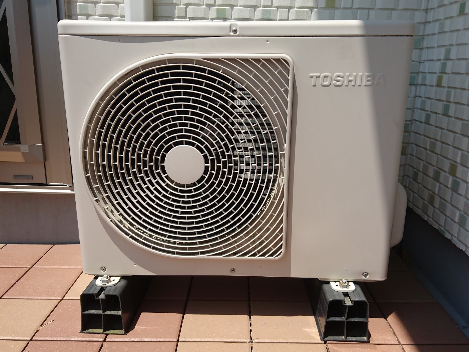 東芝エアコン、室外機