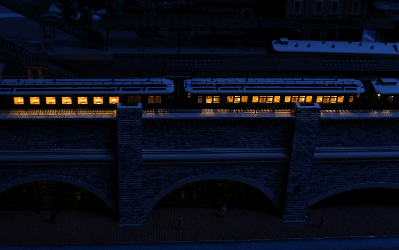 ある写真家が牛乳を使ってこの素晴らしい衣装を作成した方法