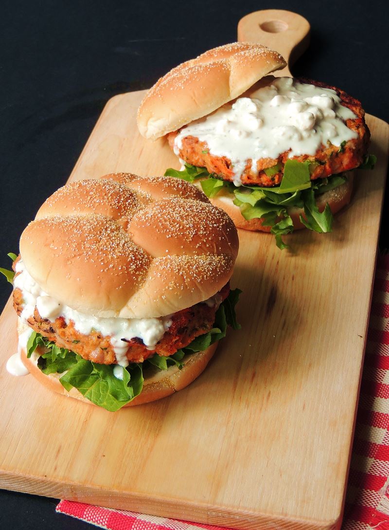 Featured image of post Steps to Prepare Blue Cheese Sauce For Chicken Burgers