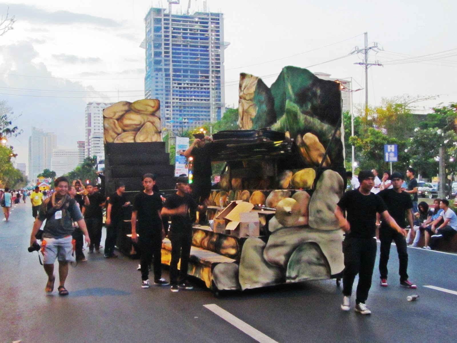Bisayang Manlalakbay around the Philippines Aliwan Fiesta 2013 Float