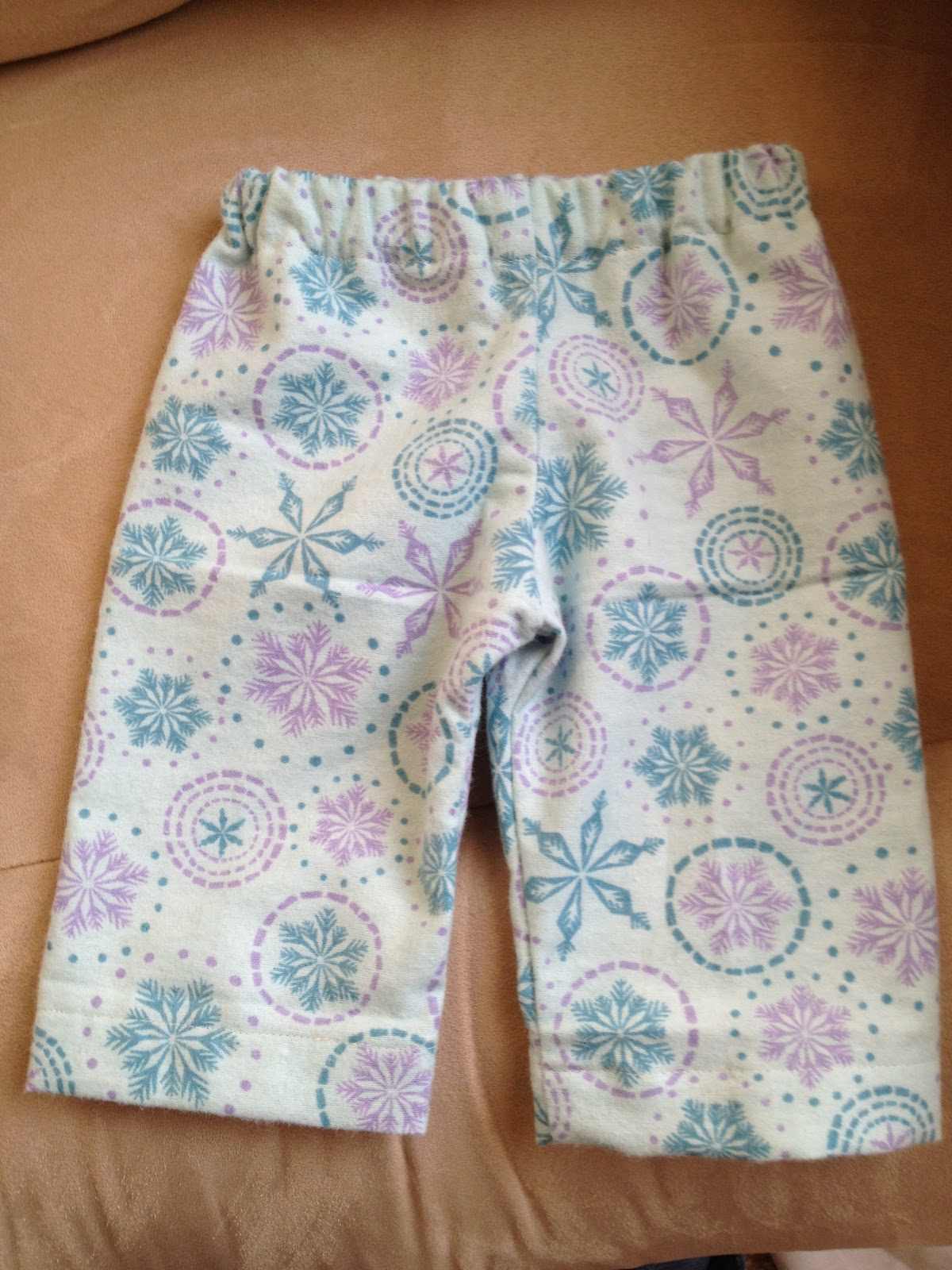 The Copycat Crafter: Pajama Pants {Make Your own Pattern-TUTORIAL}