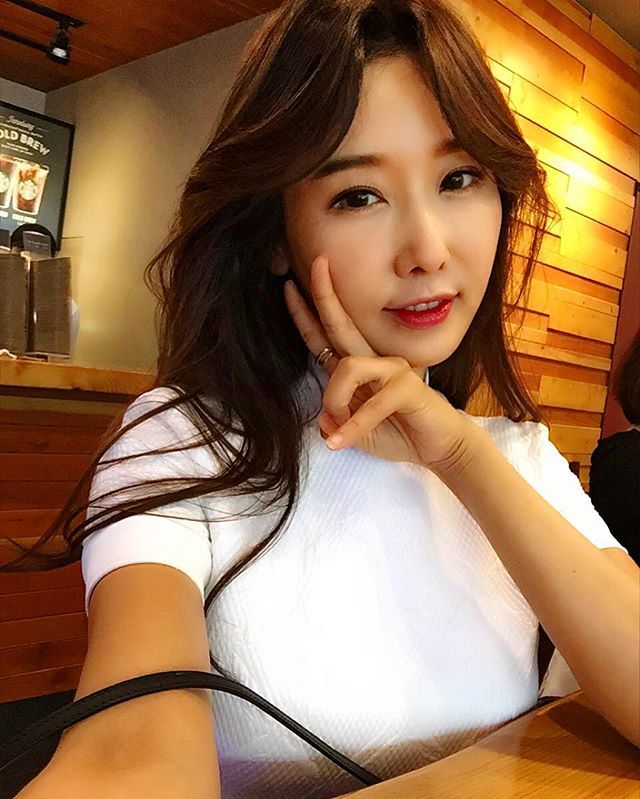 Βλέποντας την Lee Su Jin πιστεύεις ότι είναι ένα νεαρό κορίτσι που