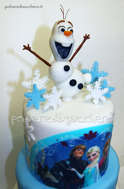 Torta decorata a 3 piani Frozen Disney: con Olaf il pupazzo e la