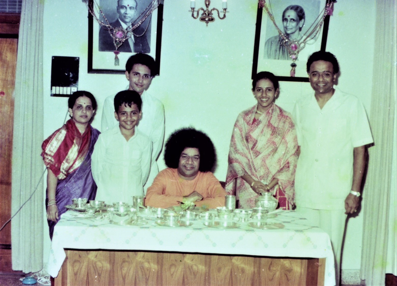 Sathya Sai with Students: Sri Sathya Sai: The Divine Manager - By ...