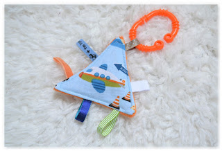 mini doudou étiquettes avion et anneau orange