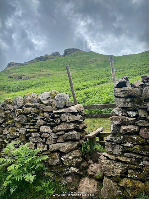 Helm crag walk near grasmere lake district best route map height lion lamb howitzer