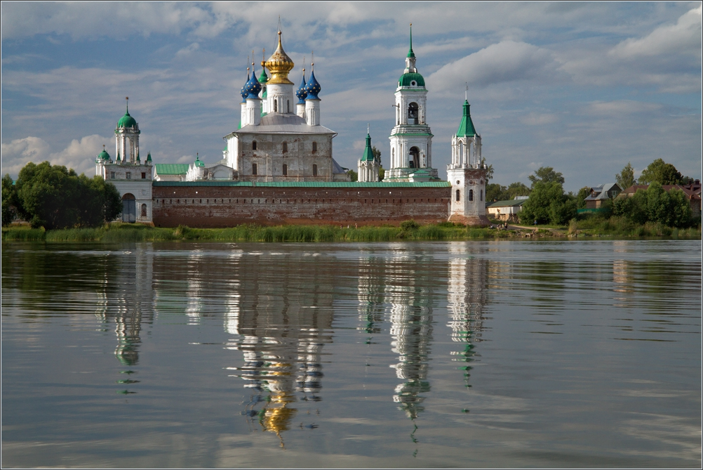 Спасо Яковлевский монастырь в Ростове вечер