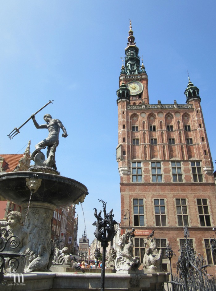 Gdansk - Neptune´s Fountain and City Hall in Old Town 