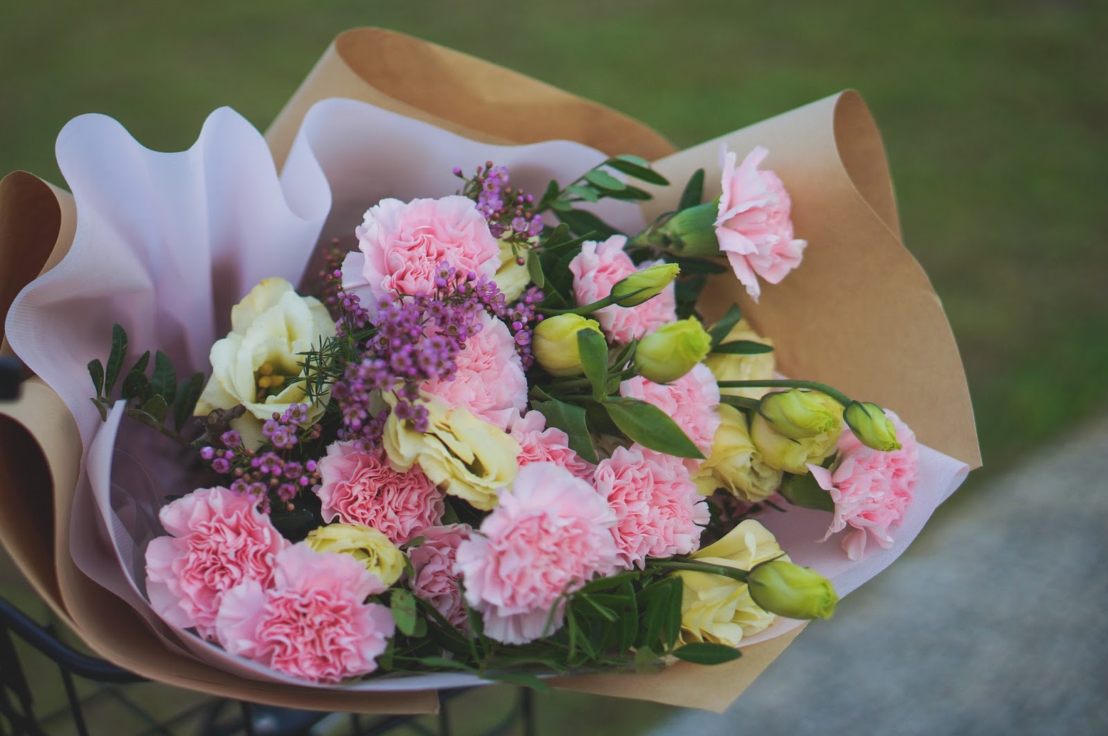 Floral Garage Singapore's Premium Freestyle Bouquet (Pink Carnation