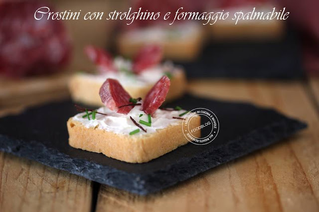 primo_piano_crostino_strolghino_e_formaggio