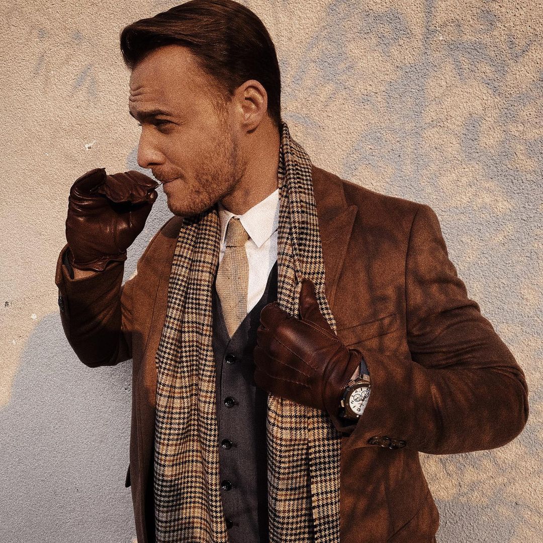 Who is Kerem Bürsin, the lead character in the new Turkish series 'Sen