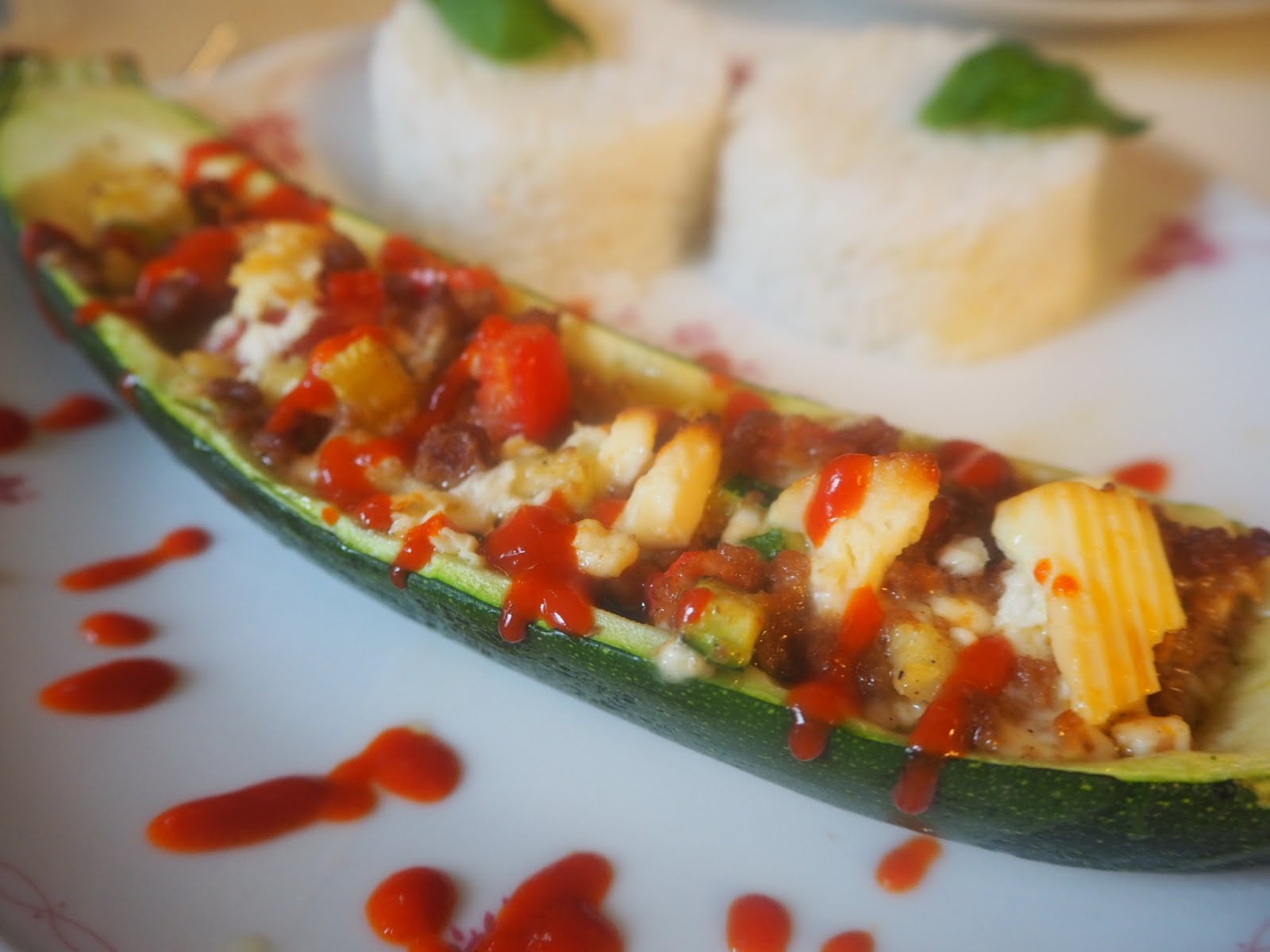 Zucchini- und Auberginenschiffchen (oder: gefüllte Zucchini und ... Zucchini- und Auberginenschiffchen (oder: gefüllte Zucchini und ...