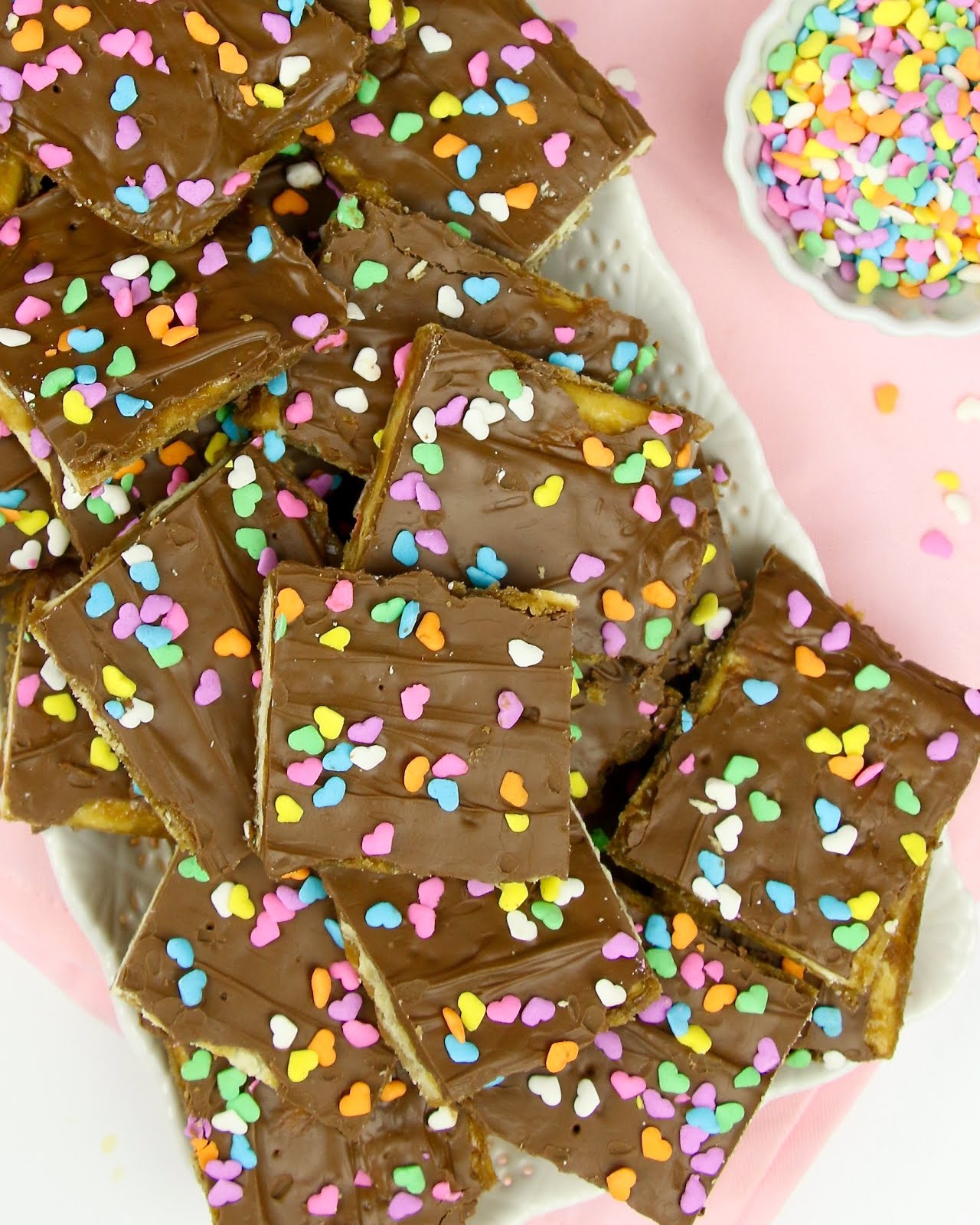 {VIDEO} EASY Chocolate Covered Saltine Toffee The Lindsay Ann