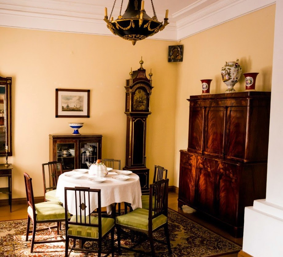 тарханы усадьба лермонтова интерьер. особняк данте манор. лермонтов дом музей в тарханах. барские особняки в стиле ампир 19 века. комната усадьбы.