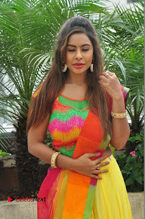 Actress Sri Reddy Pictures at Dandiya Navrang Utsav 2016 Curtain Raiser Event  0006