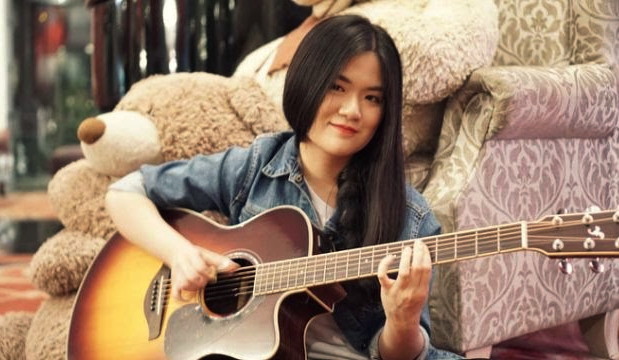 Profile of Josephine Alexandra Fingerstyle Girl
