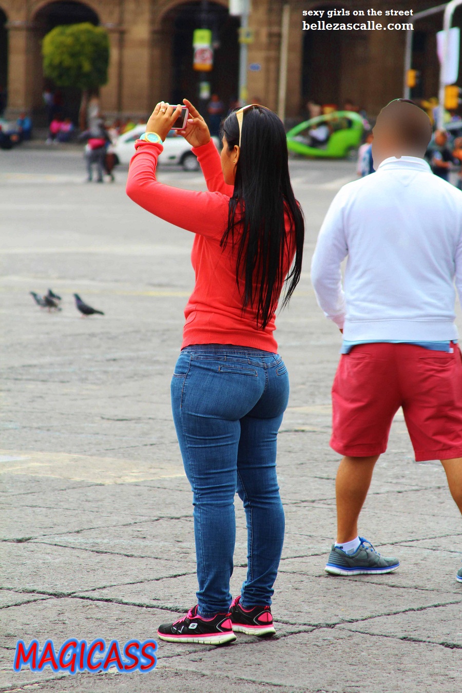 Mujeres nalgonas mexicanas en la calle.