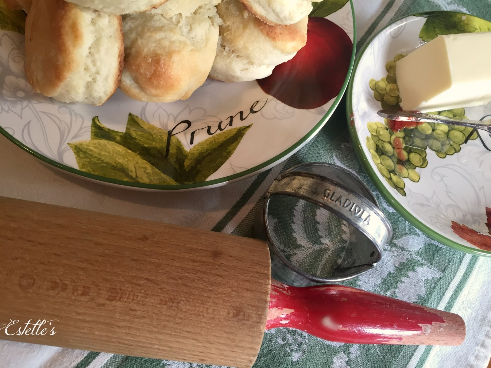 Estelle's CRACKER BARREL BISCUITS