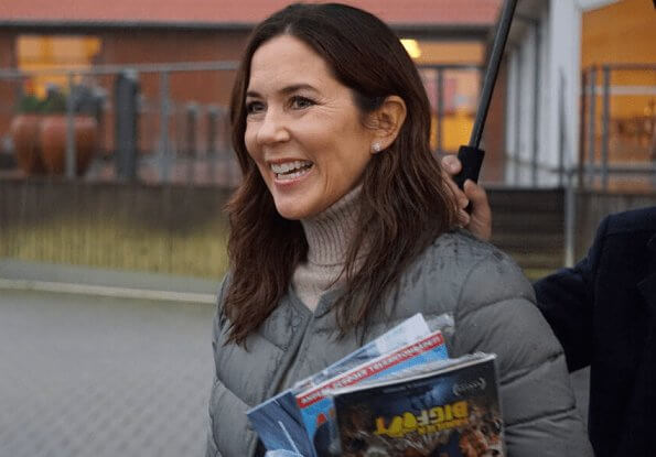 Crown Princess Mary attended the celebrations of the 50th anniversary of the new Little Belt Bridge The bridge connects Jutland and Funen. Topshop vinyl trench coat with contrast stitching in green. khaki checked trench coat