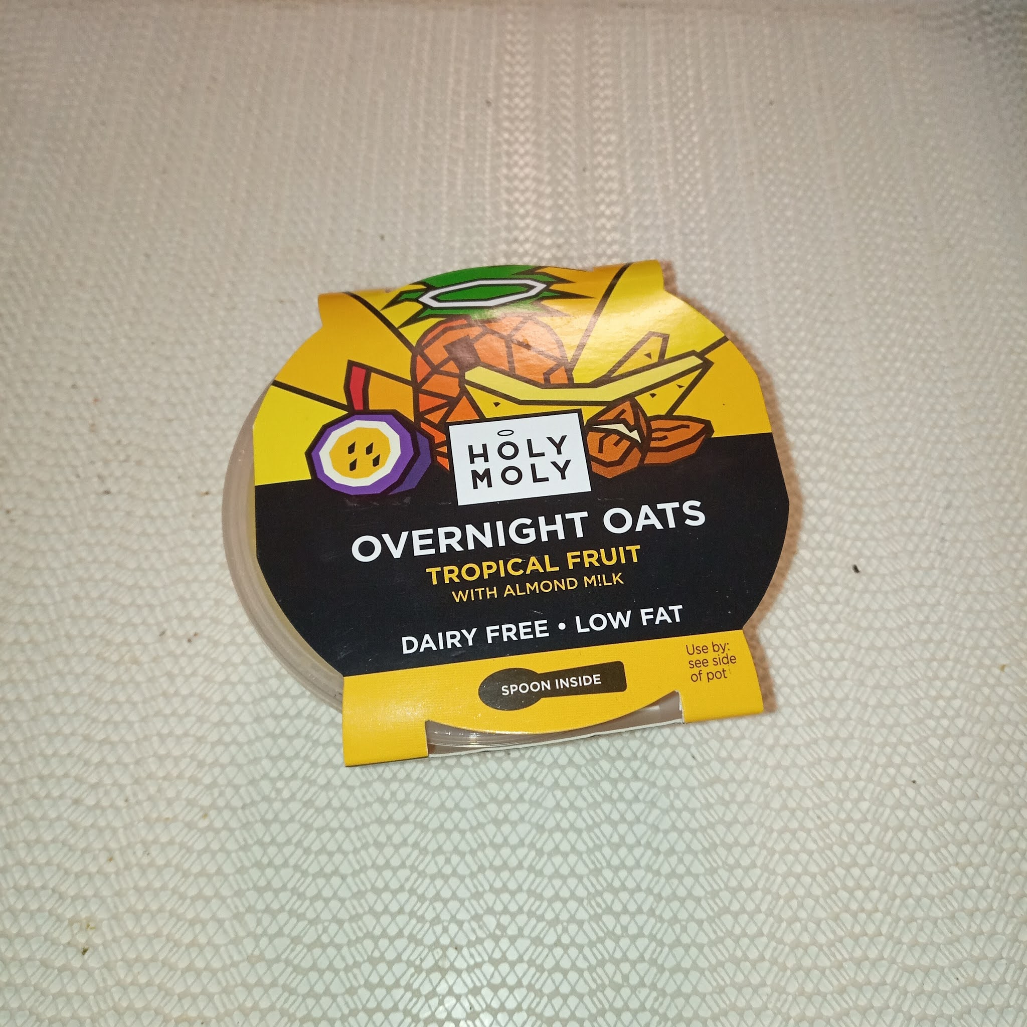 Supersupergirl's Food Reviews [Review] Holy Moly Overnight oats Tropical fruits and smashed