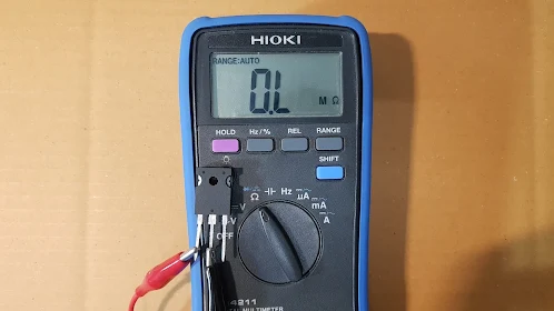 testing electronic components with multimeter