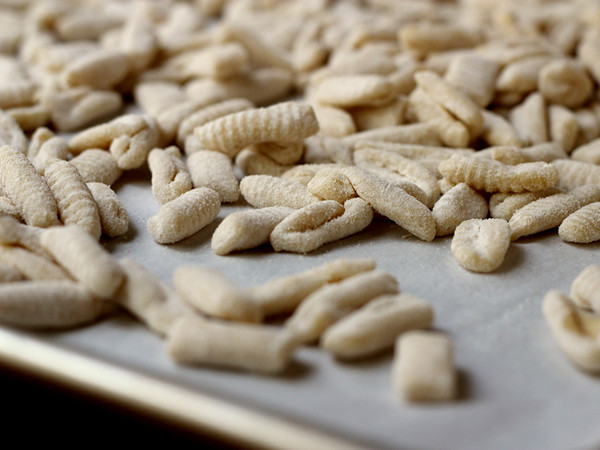 Cookistry's Kitchen Gadget and Food Reviews: How to Use a Cavatelli Maker