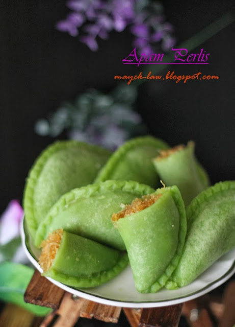 厨苑食谱: 班兰椰丝煎饼 （Apam Perlis/Kuih Lipat)