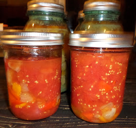 Pilgrims and Pioneers: Yes, I am home canning