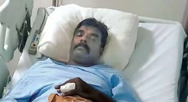 Tipper lorry driver attacked man in front of his son in Varappuzha, News, Local-News, Police, Case, Crime, Criminal Case, Hospital, Injured, Treatment, Kerala