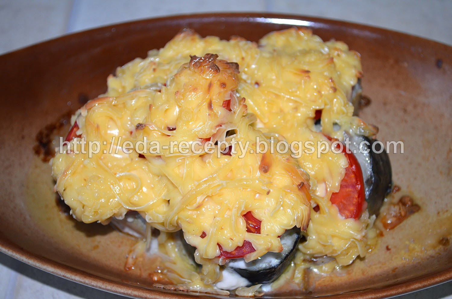 Скумбрия, запеченная с помидорами и сыром: запечь в духовке