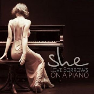 va she love sorrows on a piano 1 - She_love_sorrows_on_a_piano