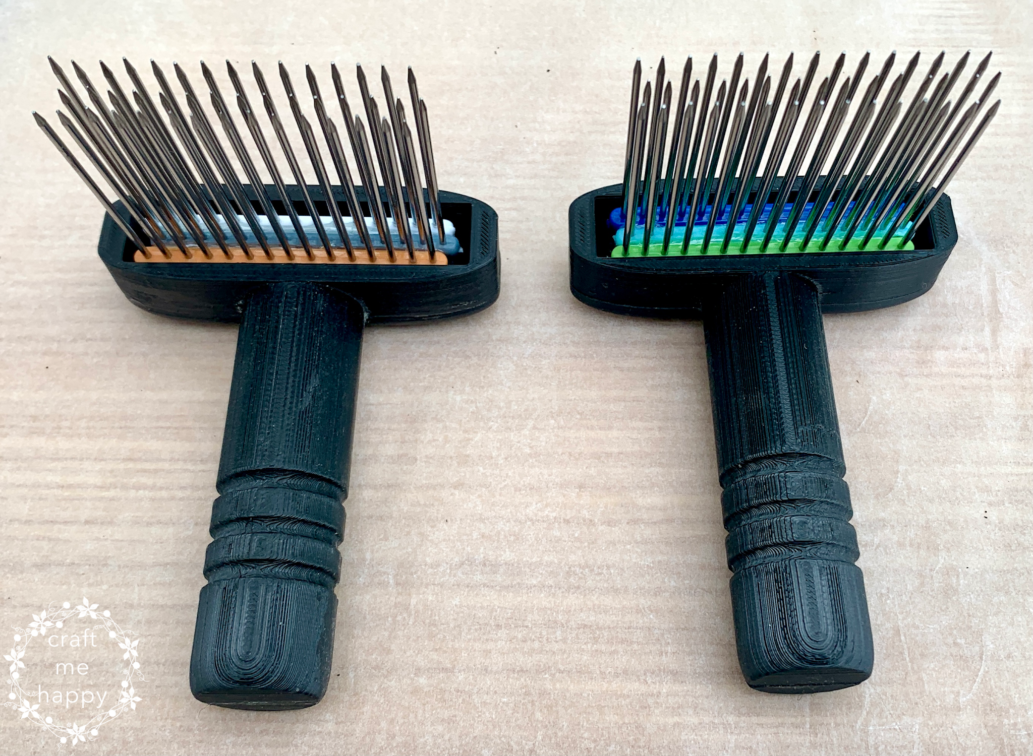 DIY 3D printed mini wool combs made out of onion holders 