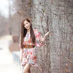 Lee Ji Min – Casual Outdoor Foto 3
