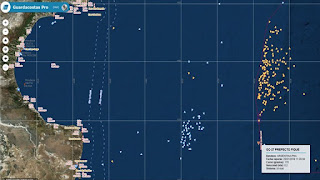 Imágenes satelitales de la pesca de buques nacionales y extranjeros dentro y fuera del "Mar Argentino". El agua y el viento son escenarios cambiantes, los peces no saben de fronteras y los buques siguen los cardúmenes-