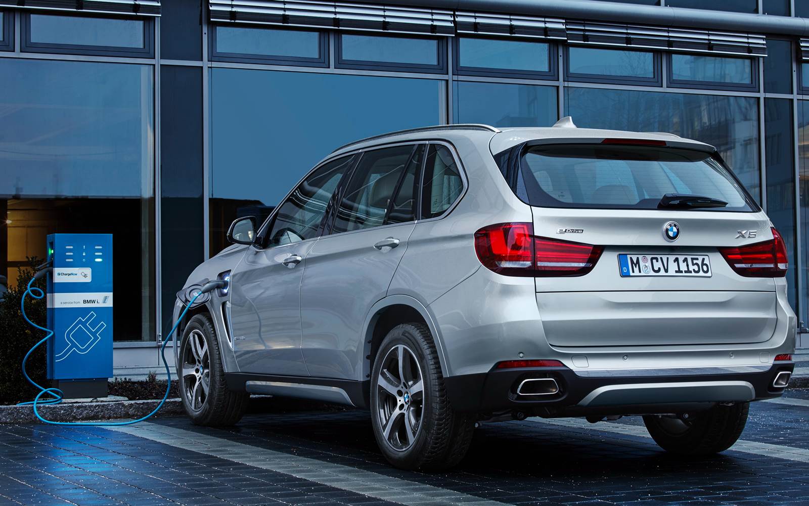 BMW X5 xDrive40e híbrido plugin fotos e especificações