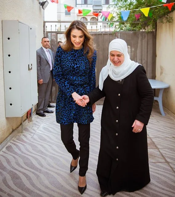 Queen Rania of Jordan visited Sanabel Al-Khair Society for Social Development in Al Hashmi Al Shamali on Monday to support its efforts in empowering youth and women in local communities in Amman