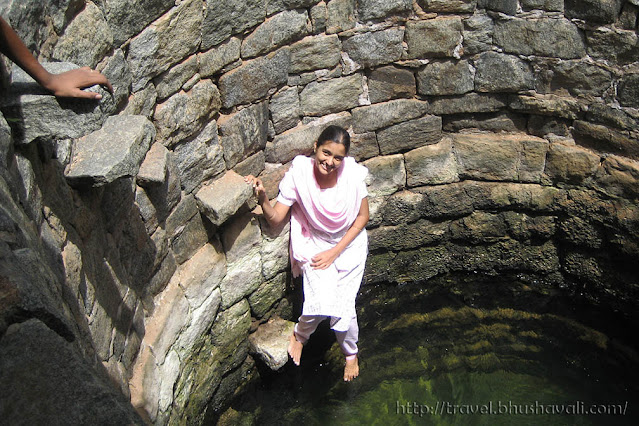 learning to swim inside a well in south indian villages