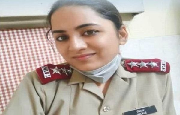 Woman lieutenant commits suicide: Married woman found hanging; Squadron leader's husband was accused, the father of the deceased said - used to beat him for dowry