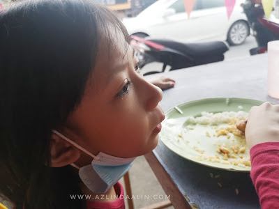 LUNCH DI KUALA PERLIS SEBELUM NAIK FERI KE LANGKAWI LUNCH DI KUALA PERLIS SEBELUM NAIK FERI KE LANGKAWI