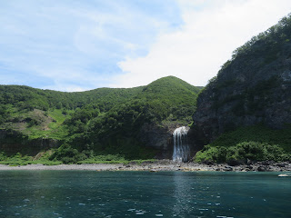 知床カムイワッカの滝