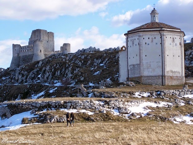 Calascio, la Rocca e Santa Maria della Pietà Calascio, la Rocca e Santa Maria della Pietà