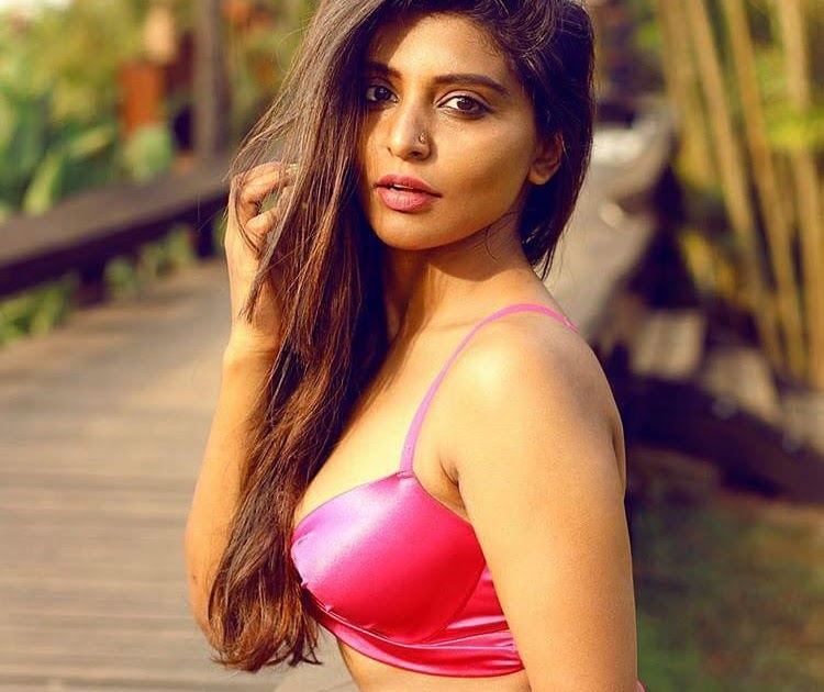 Hot Indian Model Latest Pics In Pink Bikini, Actress Doodles: Hot Indian Mo...