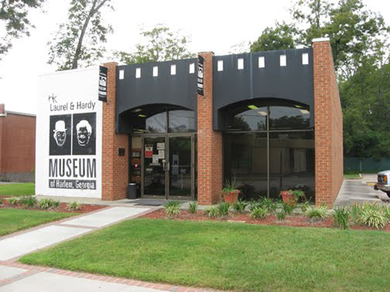 Eccentric Roadside Ollielujah! Harlem, birthplace of Oliver