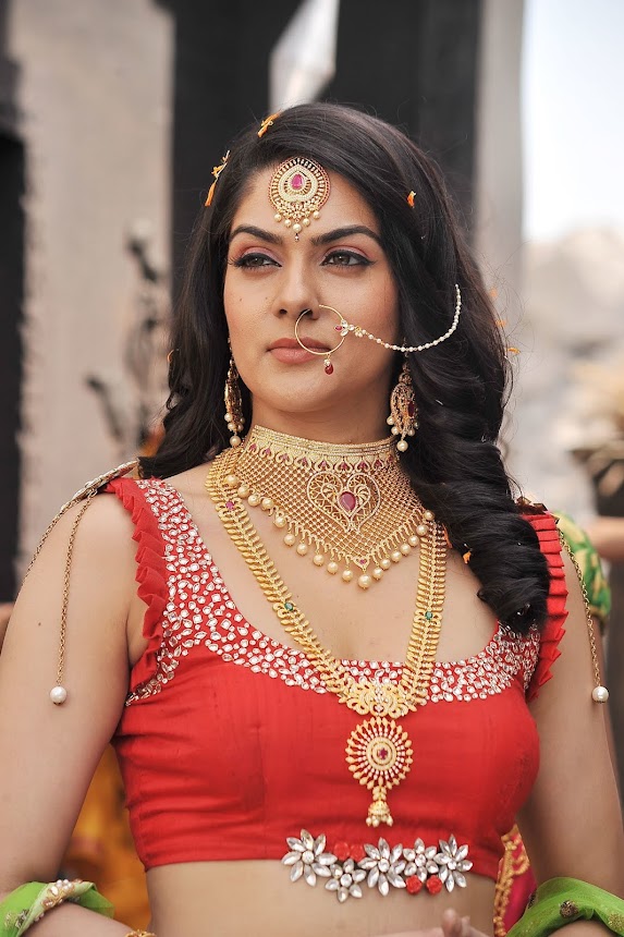Sakshi Chaudhary in Suvarna Sundari movie