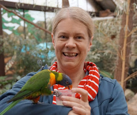 Phantastische Vögel aus aller Welt: Unterwegs im Weltvogelpark Walsrode (+ Verlosung). Die Fütterung der Loris im Toowoomba war ein Erlebnis!