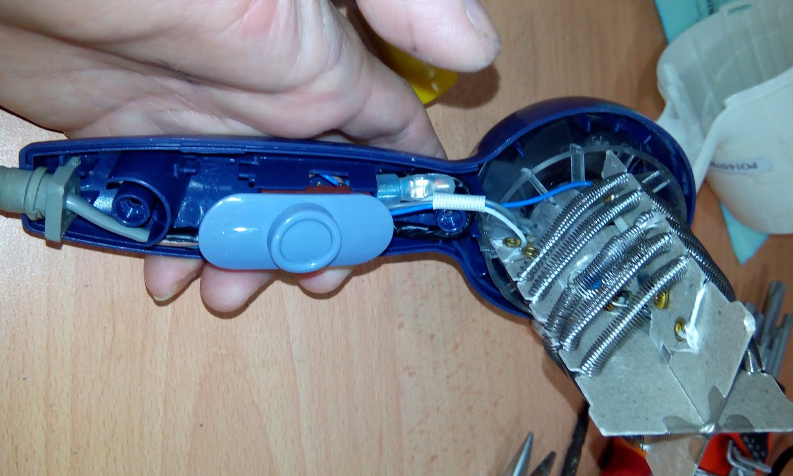 Life Begins at Forty: Philips HP8103 Salon Dry Compact hair dryer repair