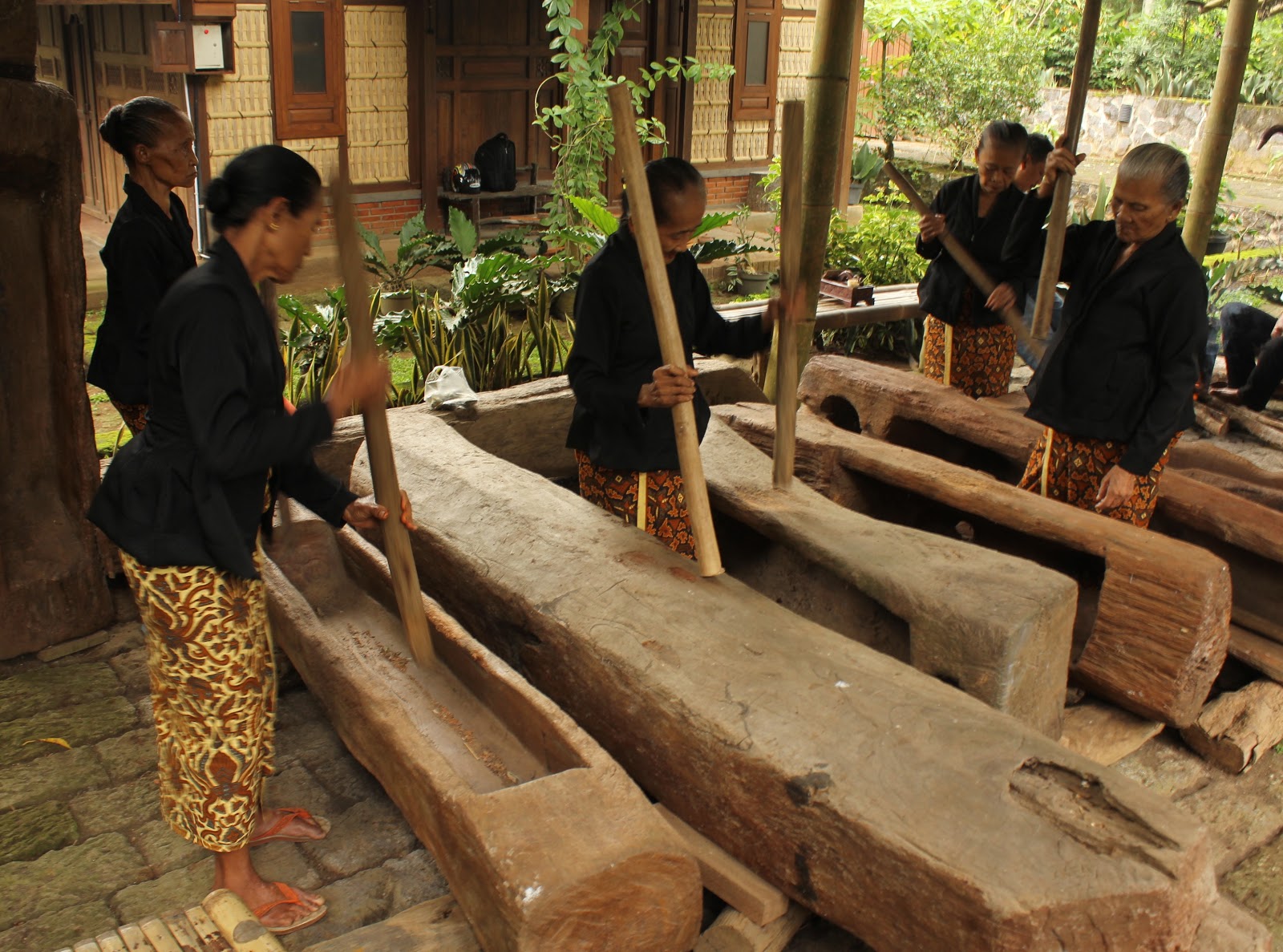 Bentuk dan Fungsi Lumbung Padi | Kumeok Memeh Dipacok
