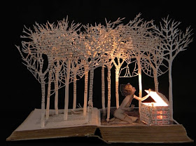 01-Pandora-opens-Box-Su-Blackwell-Book-Fairy-Tale-Sculptures-www-designstack-co