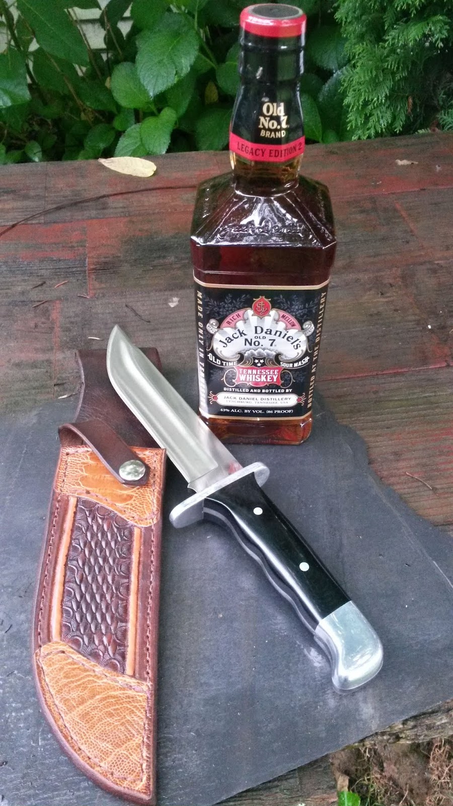 Buck_124_JackDaniels_02.jpg