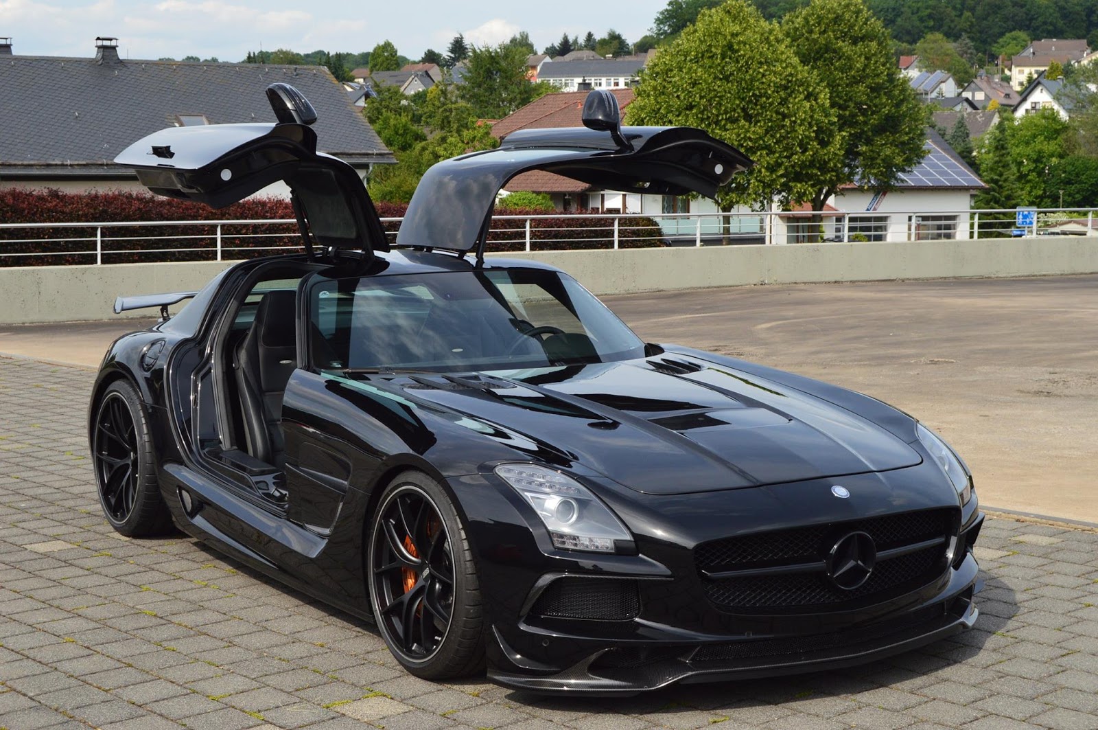 Mercedes Benz SLS